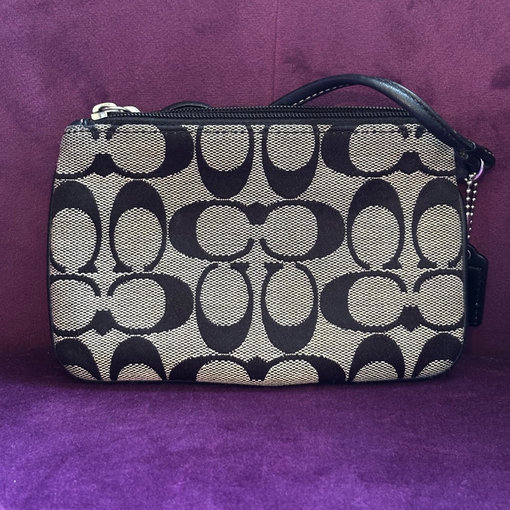 🖤EUC Coach Black and Signature Black Wristlet